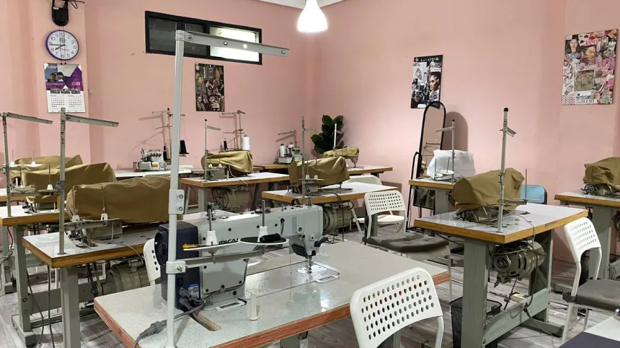 Gambar Desain dan Produksi Busana