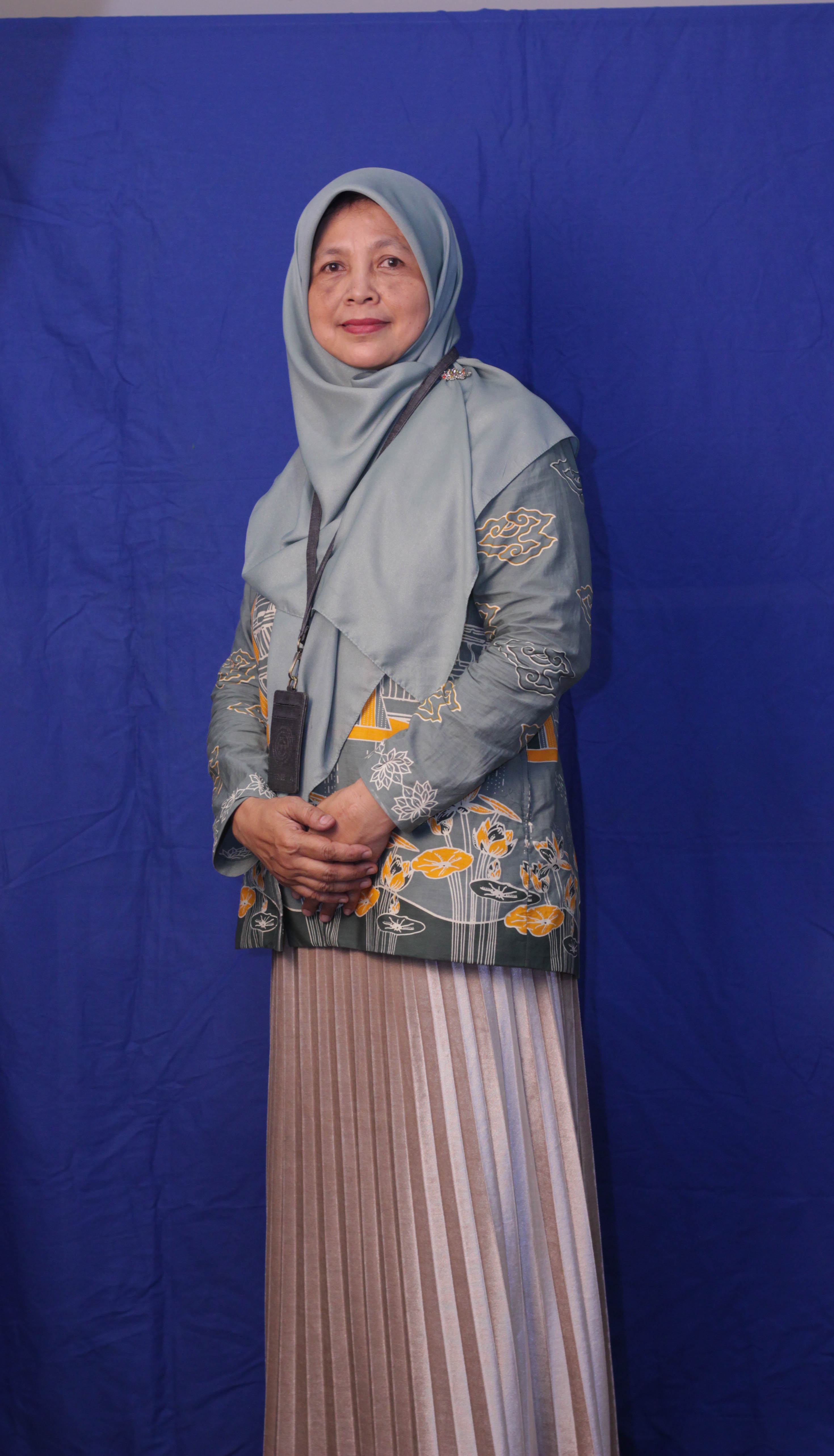 Foto Dra. Eti Nurhayati